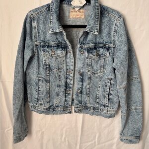 FREE PEOPLE size MEDium. RUMORS. We The Free Light Blue Acid Wash Jean Jacket-